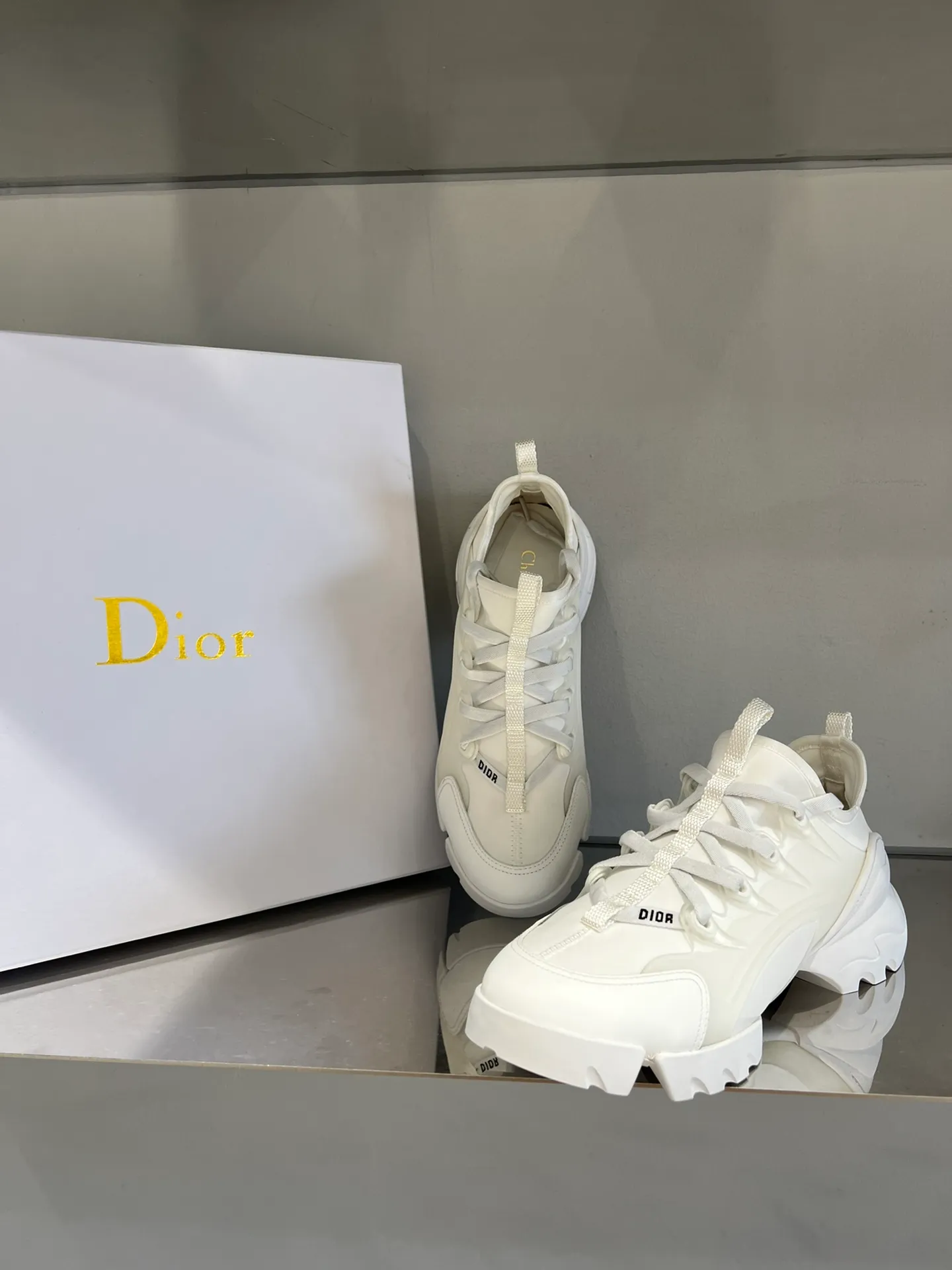 👟👟Ex-factory price 460👟👟 Dior dad shoes 🤓Super flattering footwear! High-density original jacquard ➕T👟👟Ex-factory price U original outsole! Sisters with wide feet must not have any misunderstandings about him! Even chubby feet like mine look slender when wearing them! Size: 35～40 (40 is custom-made and non-returnable) All sizes and colors are available in stock